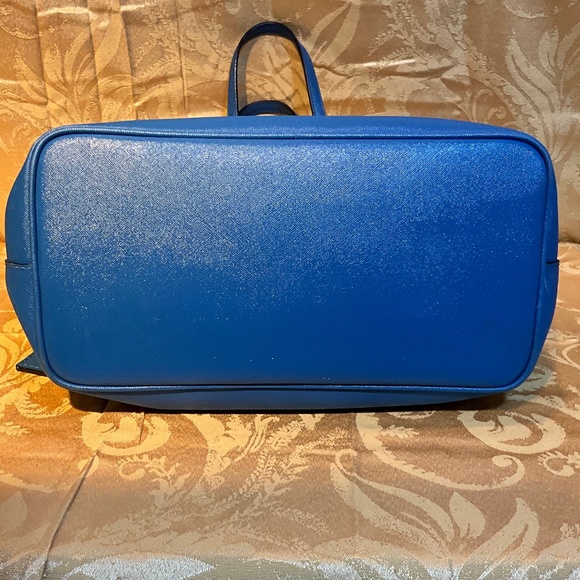 Michael Kors blue tote, floral interior, magnetic closure.   H1Da - Picture 5 of 7